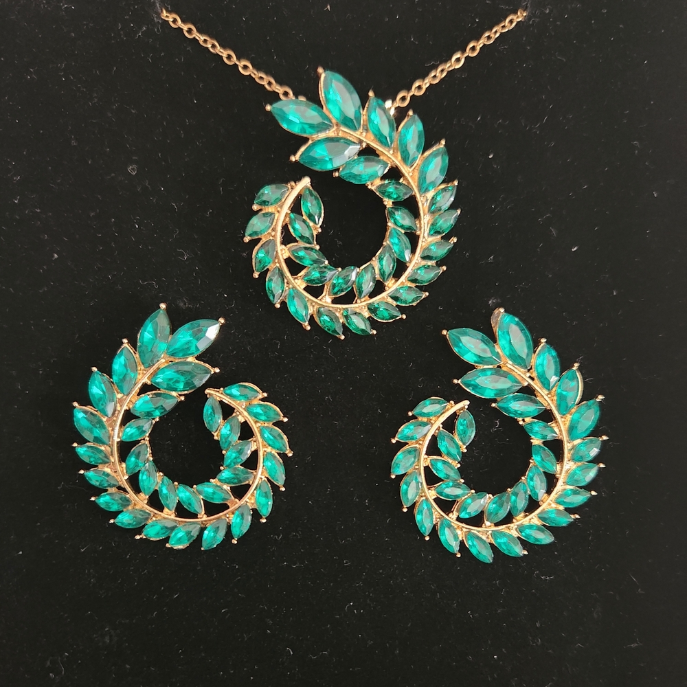 Gold And Green Leaf Design Necklace And Earring Set